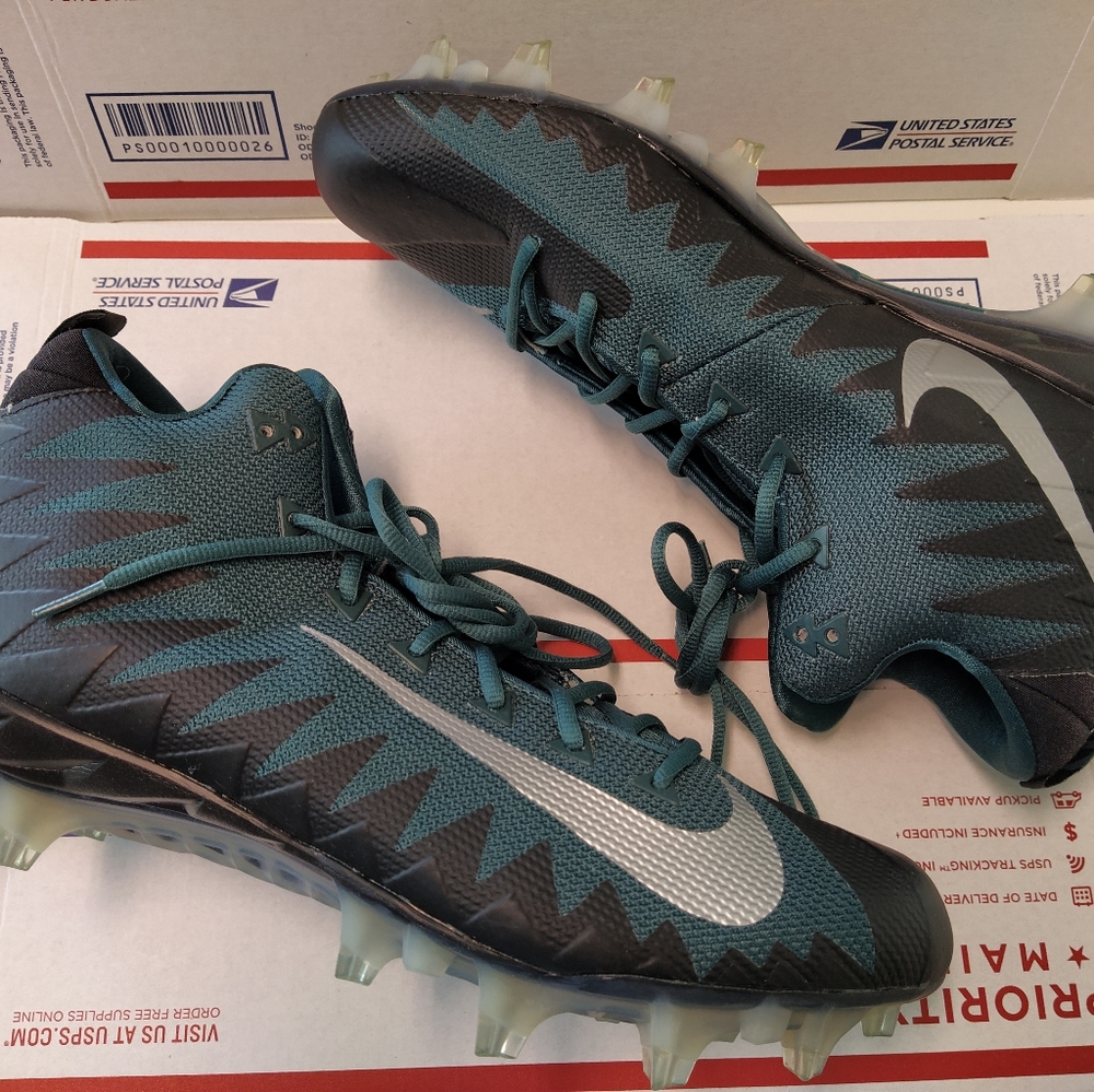 Nike Alpha Menace Pro Football Cleats